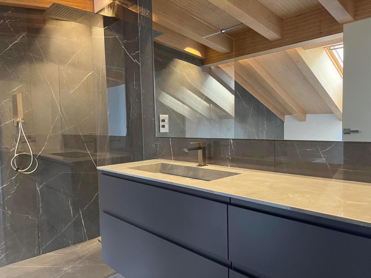 Luxury Lakefront Penthouse Lezzeno Buitenkant foto