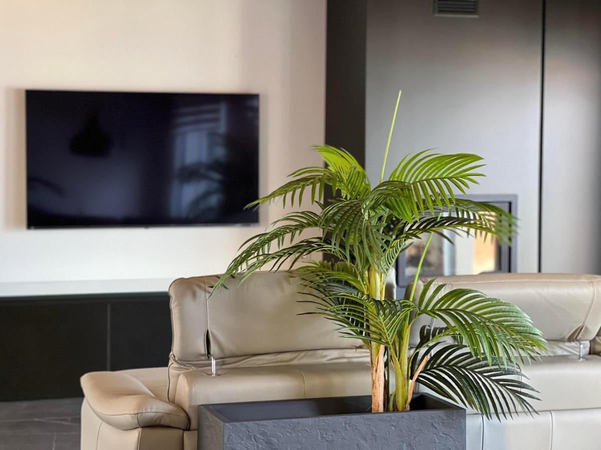 Luxury Lakefront Penthouse Lezzeno Buitenkant foto